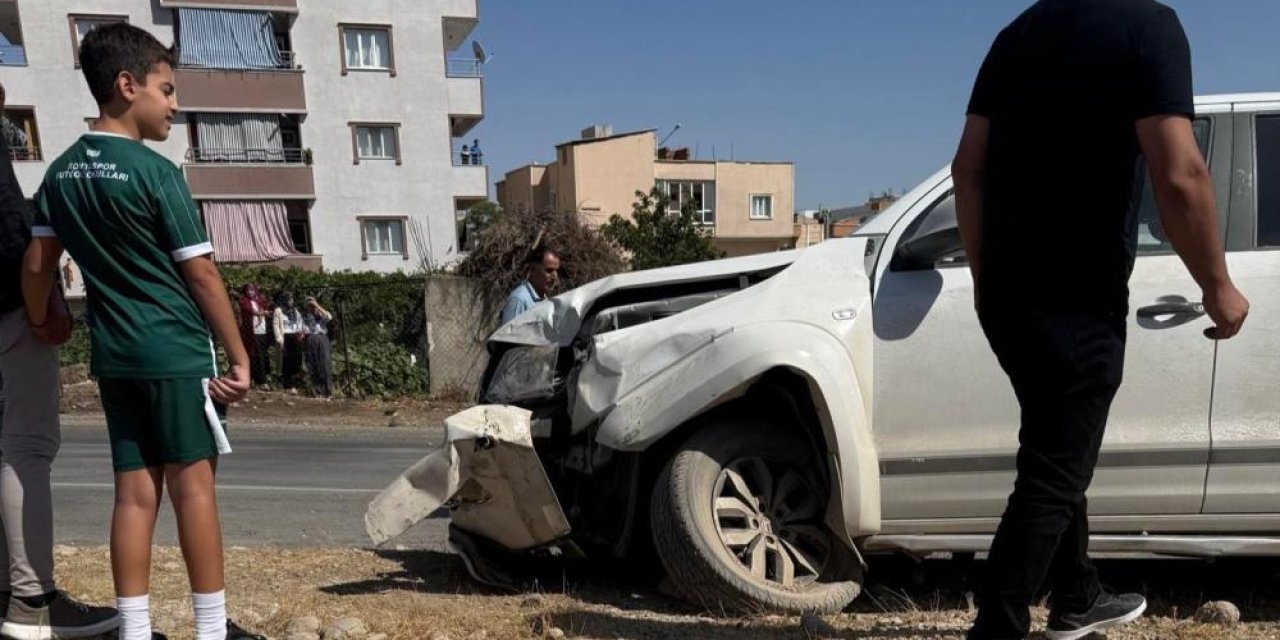 Siirt'te aydınlatma direğine çarpan aracın sürücüsü yaralandı