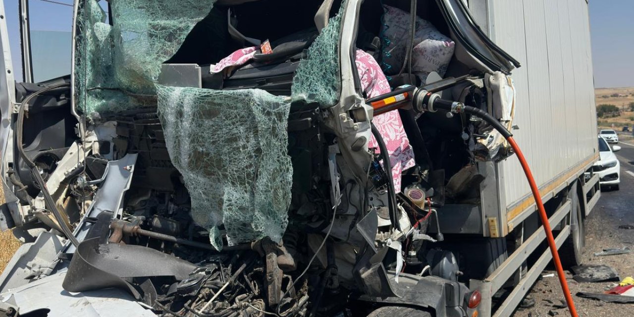 Diyarbakır'da kamyona arkadan çarpan aracın sürücüsü hayatını kaybetti