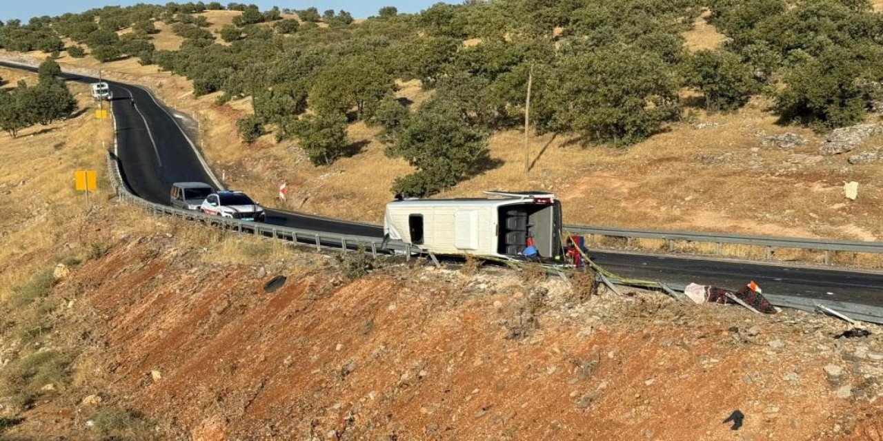 Diyarbakır’da kadınları taşıyan minibüs devrildi: 1 kişi öldü, 15 yaralı