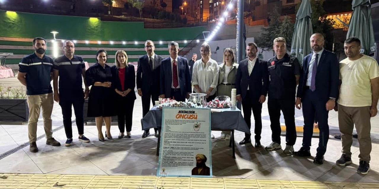 Şırnak’ta İbn-i Sina Haftası Coşkusu: Kent Meydanı’nda Reyhan Şerbeti İkramı