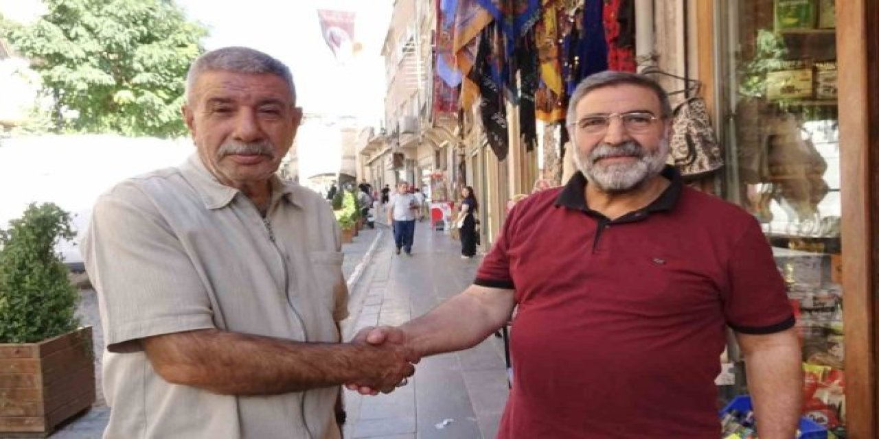 Mardin’de iki arkadaş 50 yıl sonra tesadüfen karşılaştı
