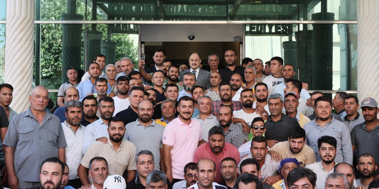 İşten çıkarılmayı bekleyen 218 geçici işçi belediye kadrosuna alındı