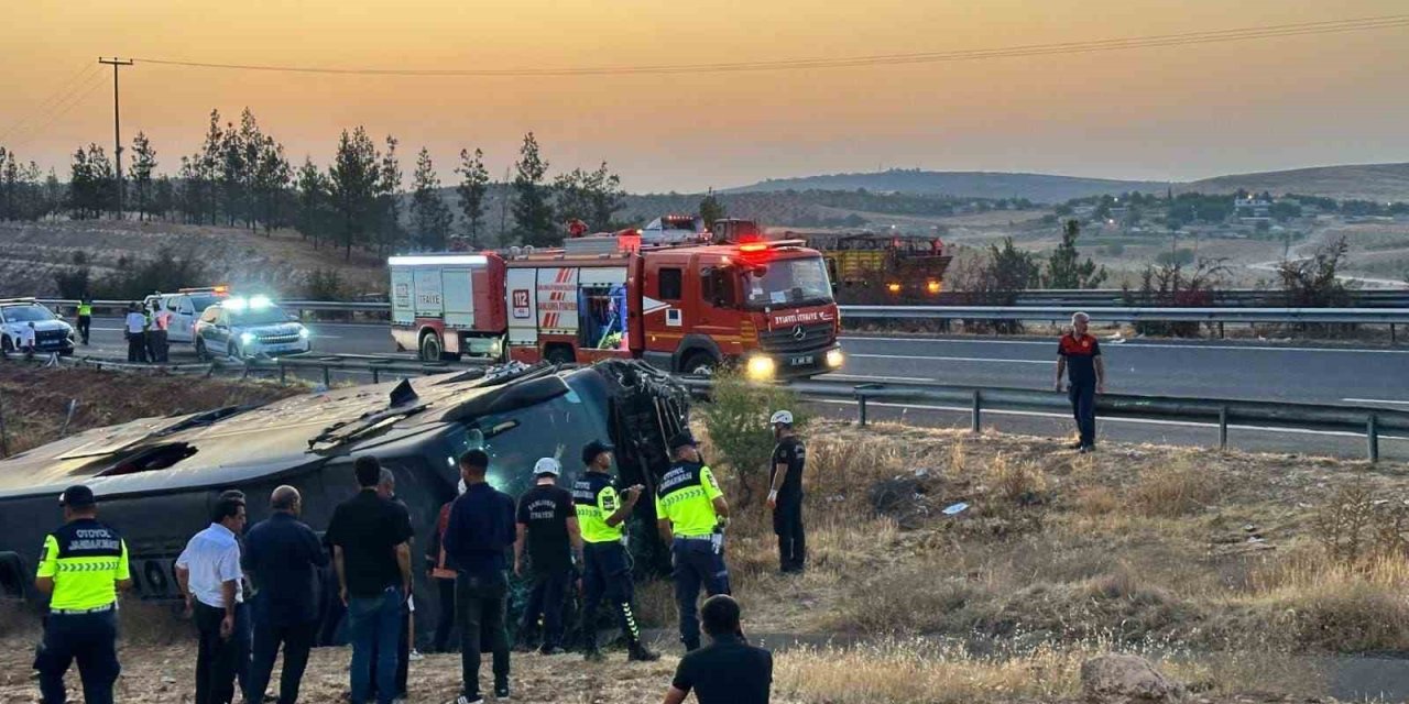 Yolcu Otobüsü Devrildi: 30 Yaralı