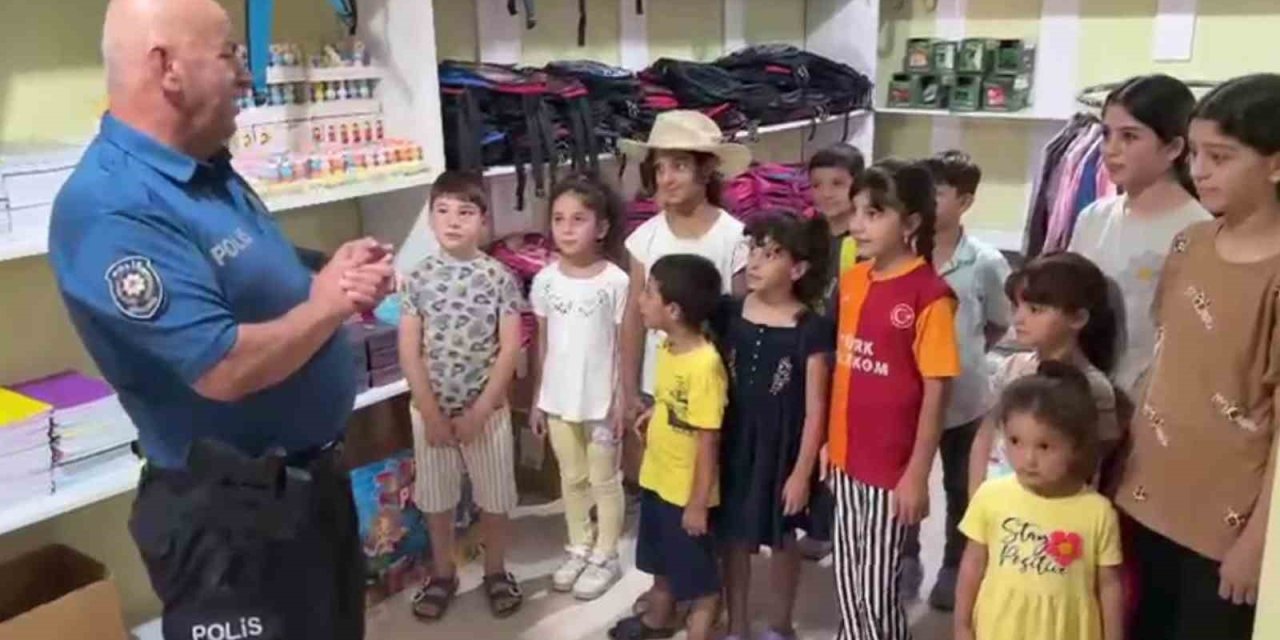 Polis Memuru ’Askıda Kırtasiye Projesi' ile 300 öğrenciye destek oldu