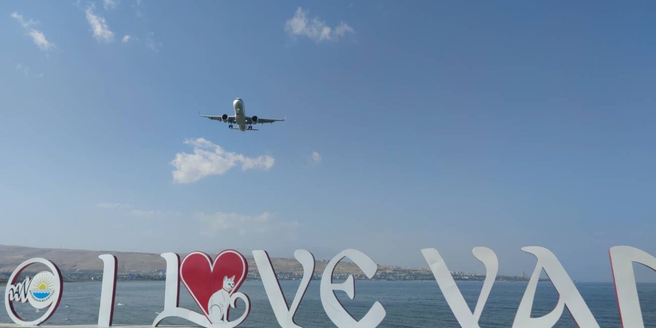 Van Ferit Melen Havalimanı 3 aylık bakıma alındı