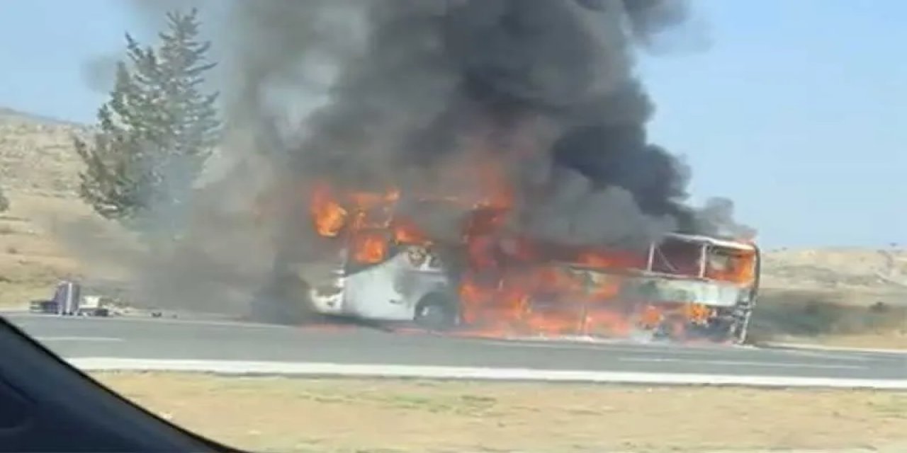 İstanbul'dan Şırnak'a Gelen Otobüs Alev Alev Yandı! Şoför, 34 Yolcuyu Tahliye Etti