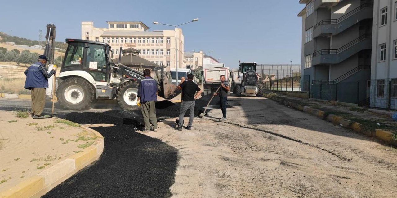 Şırnak Belediyesi’nden Okullar Bölgesinde Yol Onarımı
