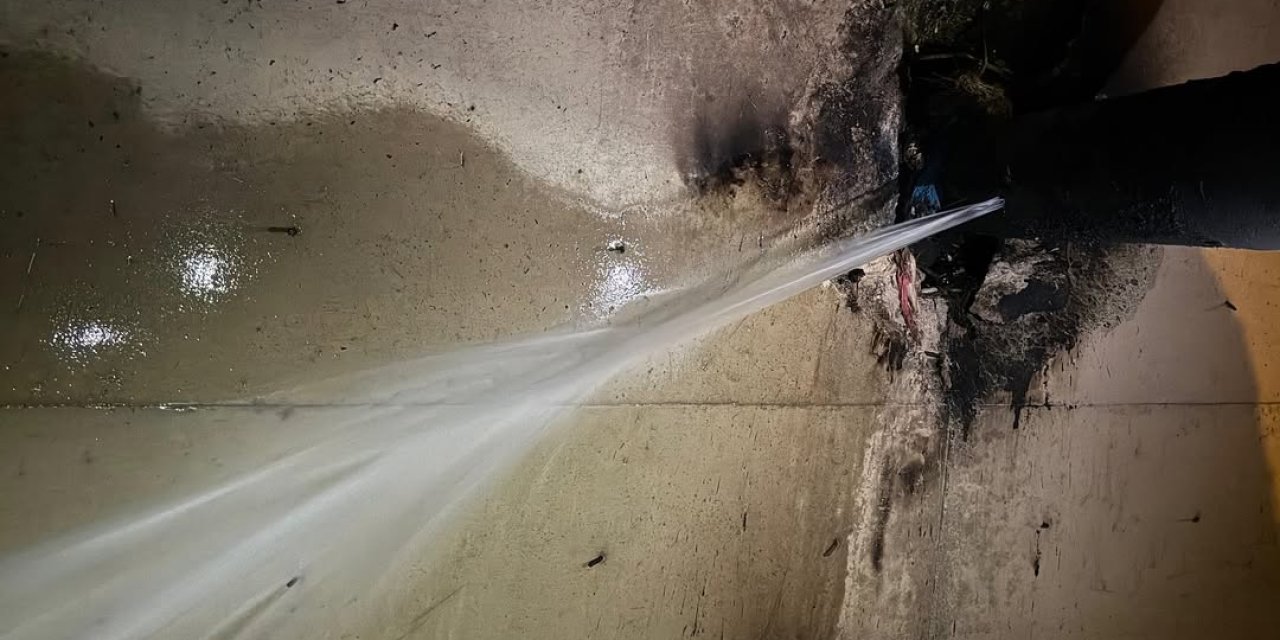 Cizre Belediyesinin Su Hattını Ateşe Verdiler! Mahalle Susuz Kaldı