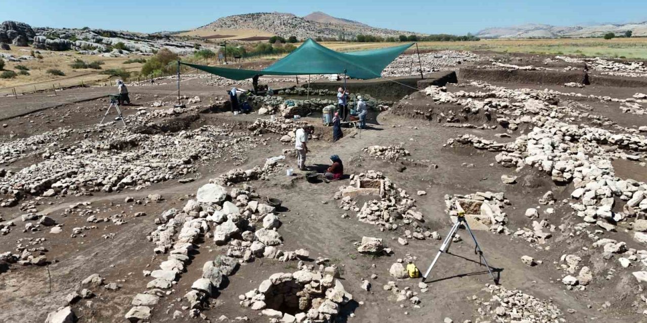 Diyarbakır’da İnsanlık Tarihine Işık Tutan Keşif: 9500 Yıllık Kamusal Yapı Tespit Edildi