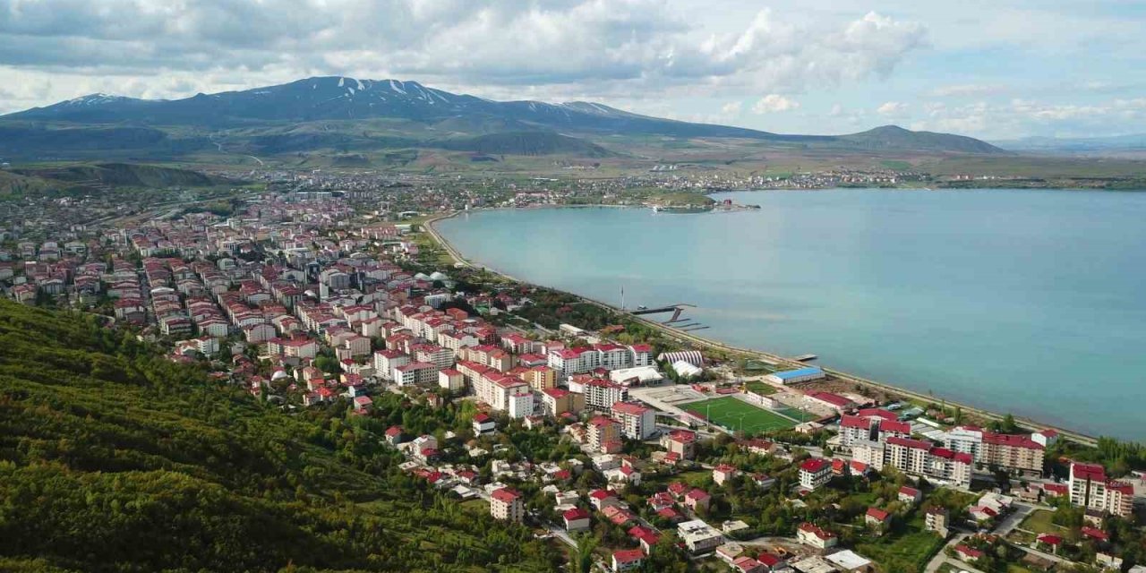 Van Gölü’nde su seviyesi önemli derecede düşüş gösteriyor