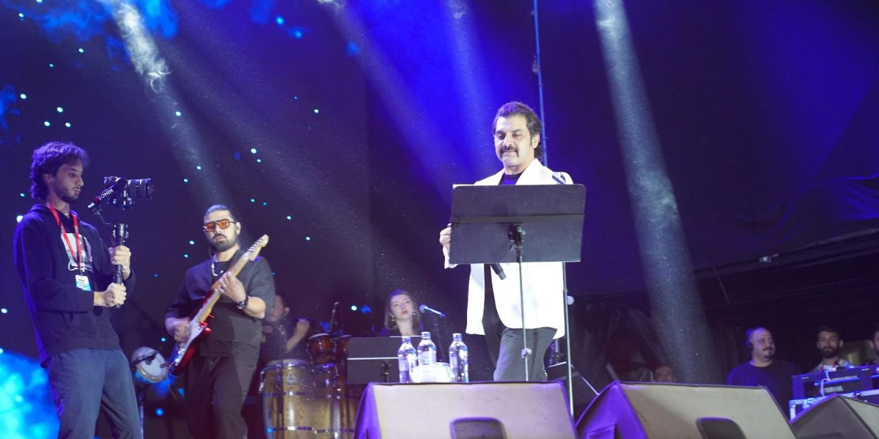 Şarkıcı Bayhan, Şırnak'ta konser verdi