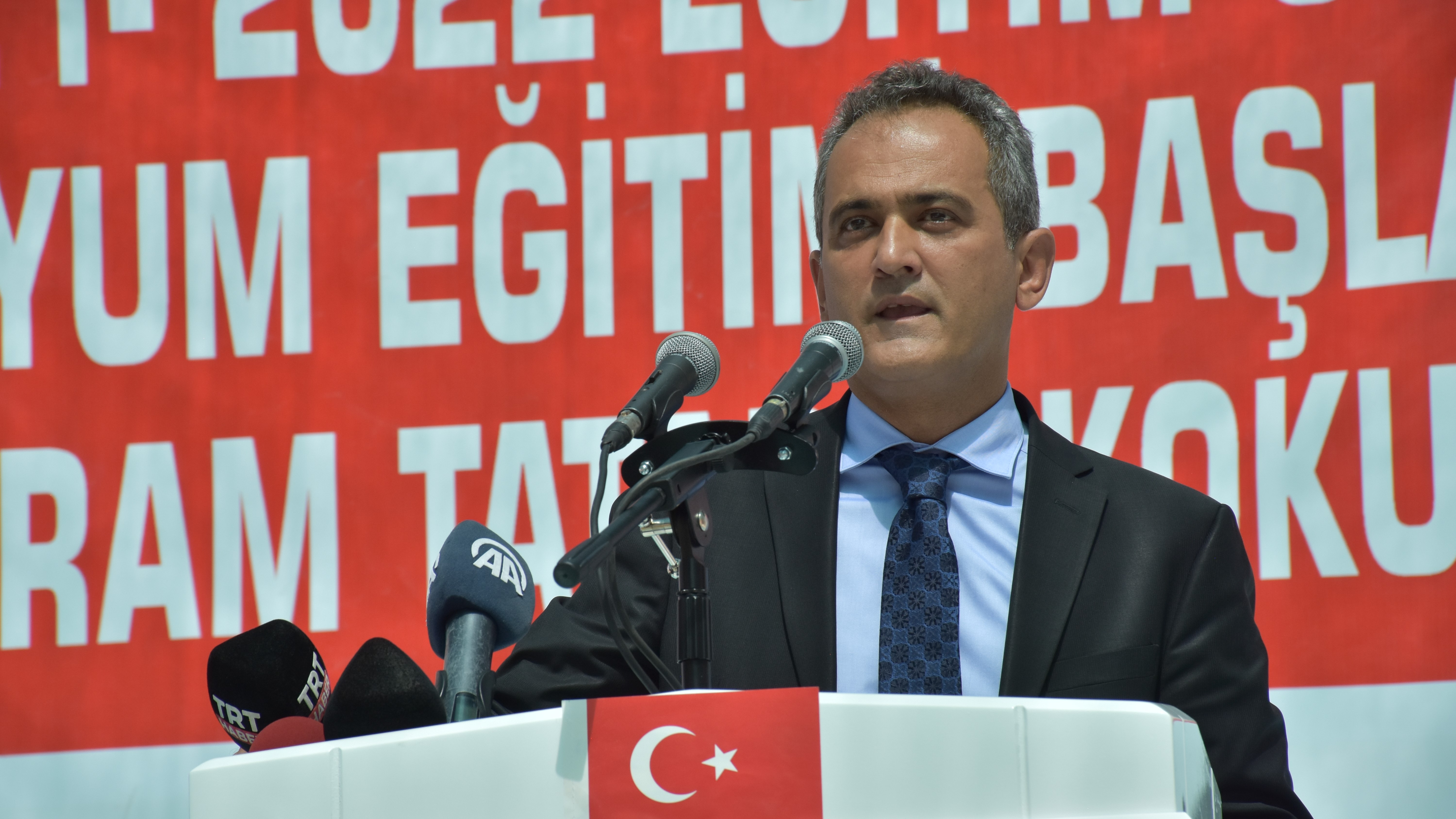 Milli Eğitim Bakanı Özer, okullarda uyum haftasının başlaması dolayısıyla Şırnak'ta okul açılışına katıldı: