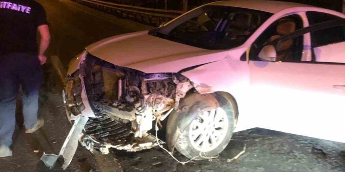 Mardin’de Otomobil Demir Bariyerlere Çarptı: 1 Yaralı