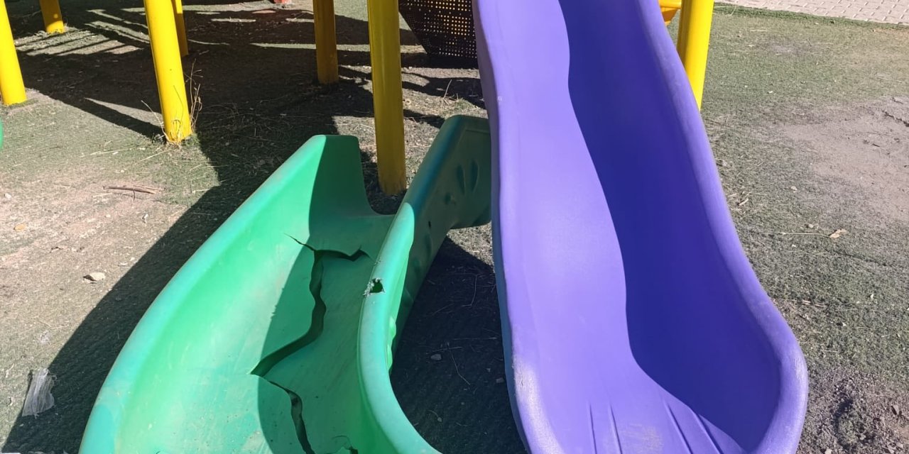 Uludere Belediyesi Çocuk Parkını Yeniledi