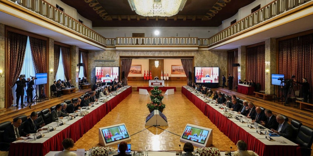Barış Sürecinin Meclis Komisyonu'nun da Gerginlik: DEM Parti Salonu Terk Etti