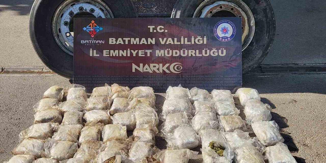 Batman’da tırın tekerinde uyuşturucu ele geçirildi, 5 kişi yakalandı