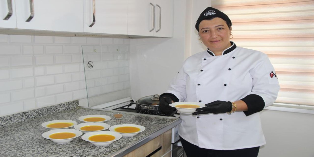 Cizre'de Kadınlar Tescilli "Bırınczer" Tatlısınının Yapımını Öğreniyor