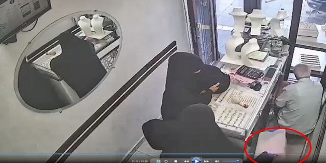 Çarşaflı Kadınların Yaptığı Pes Dedirtti: Kuyumcudan 2.5 kilo altını çaldılar!