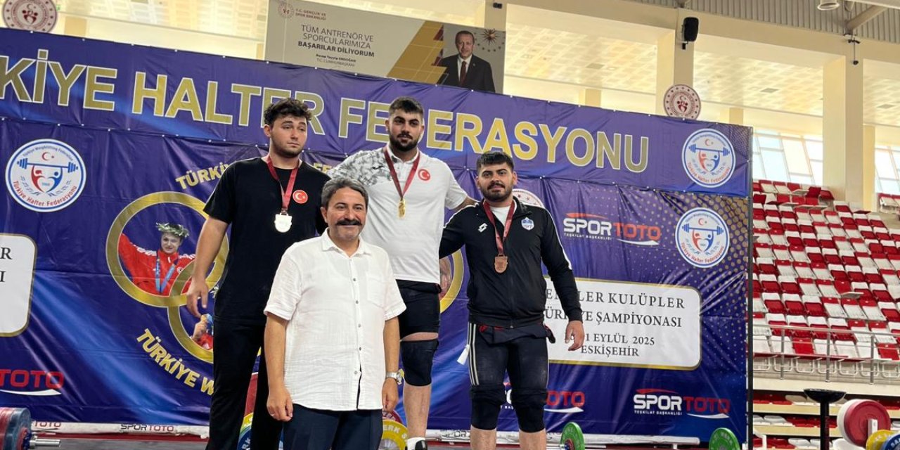 Şırnaklı Sporcudan Büyük Başarı! Üç Rekorla Gelen Türkiye Şampiyonluğu
