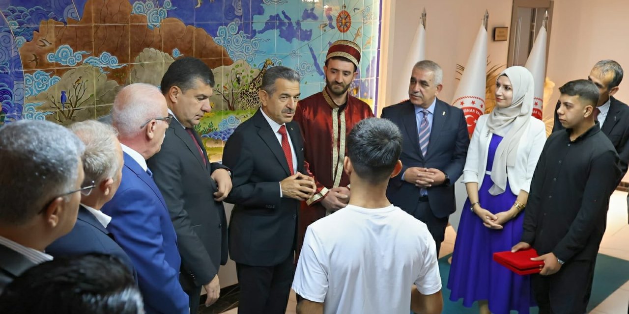 Yılın Kalfası ve Yılın Çırağına Validen Plaket ve Ödül