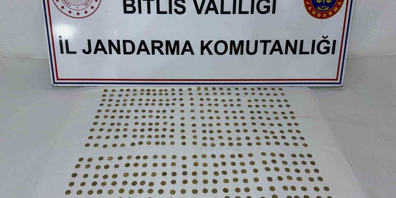 Bitlis’te Roma dönemine ait 500 parça ele geçirildi