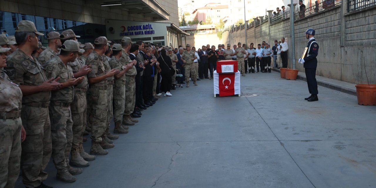 Siirt'te kalp rahatsızlığı nedeniyle hayatını kaybeden asker için tören düzenlendi
