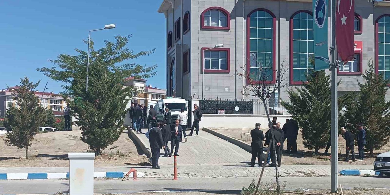 Van’da öldürülen anne ve oğulları defnedildi