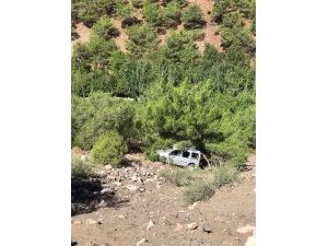 Adıyaman'da şarampole devrilen aracın sürücüsü yaralandı