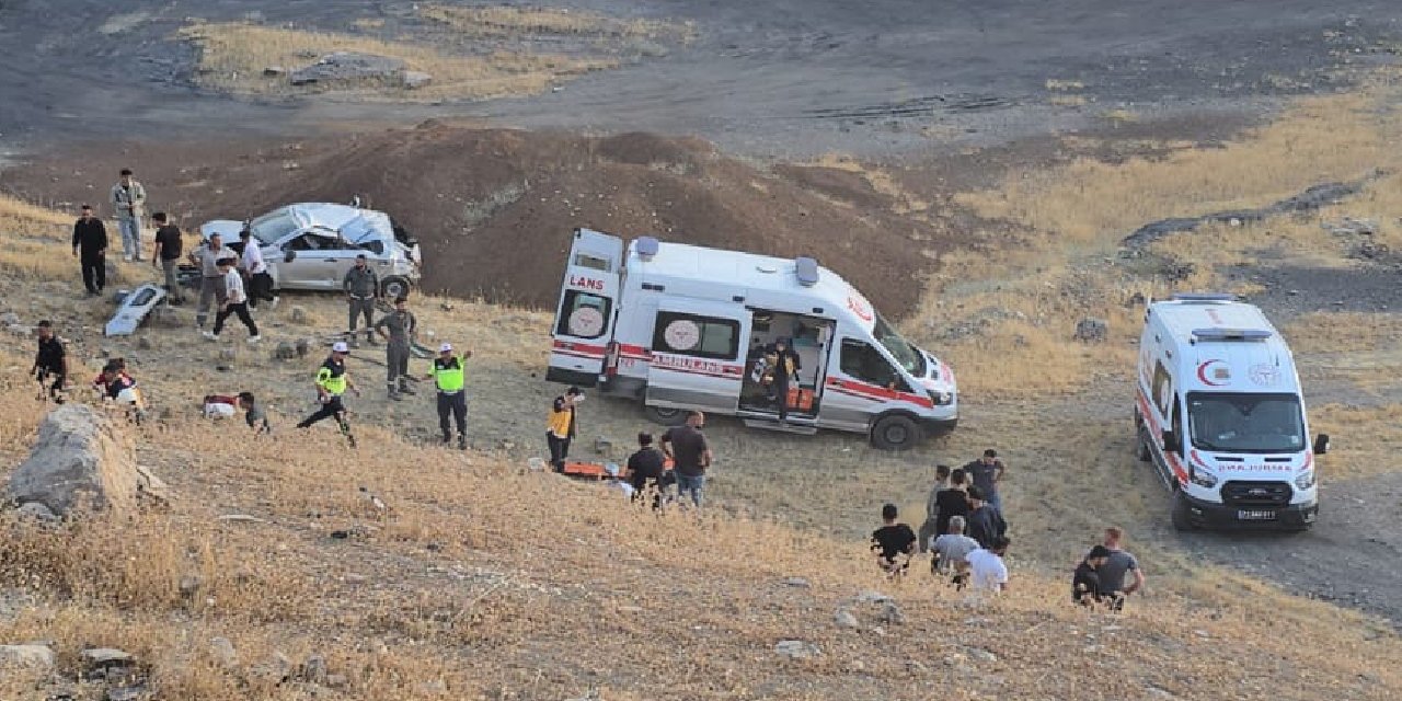 Şırnak’ta şarampole yuvarlanan otomobilde 1 kişi öldü, 1 kişi yaralandı