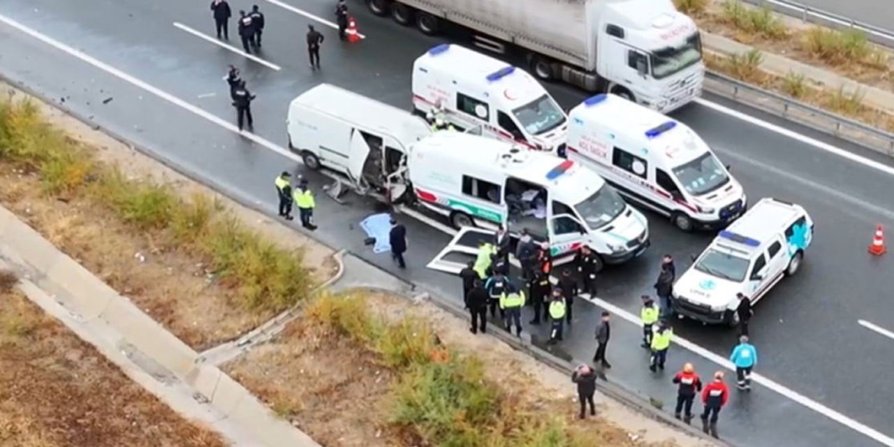 Jandarma Aracı ile Minibüs Çarpıştı: 2 Asker Şehit Oldu 1 Kişi Hayatını Kaybetti