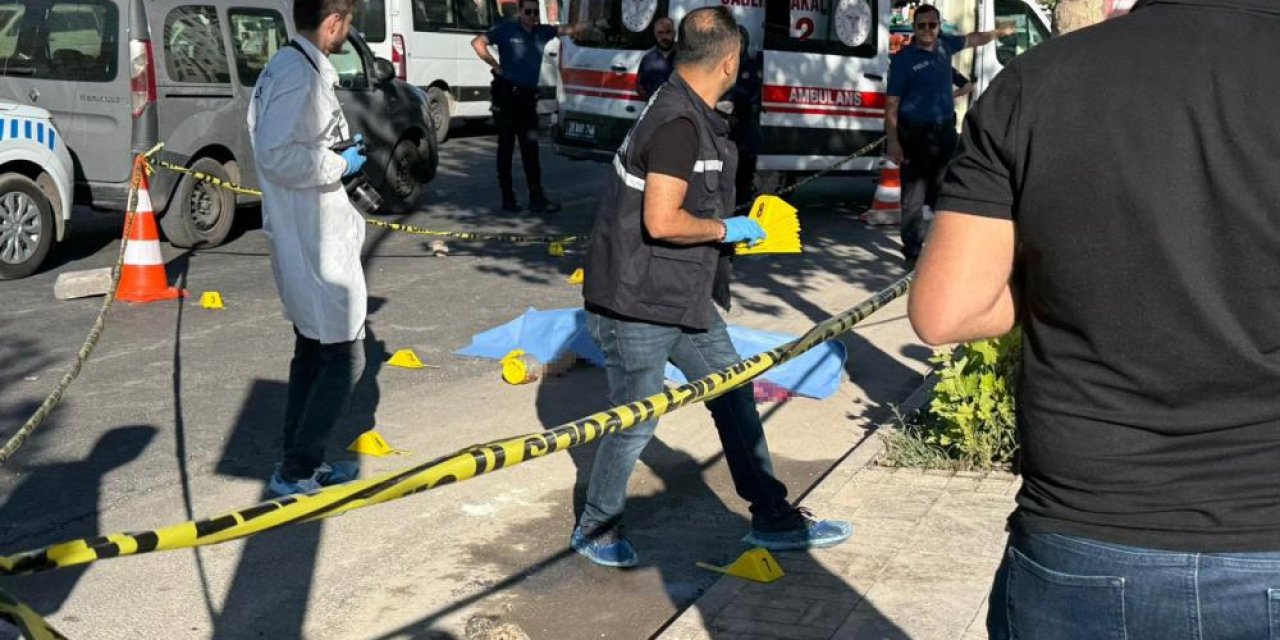Kaldırımda silahlı saldırıya uğrayan kişi hayatını kaybetti