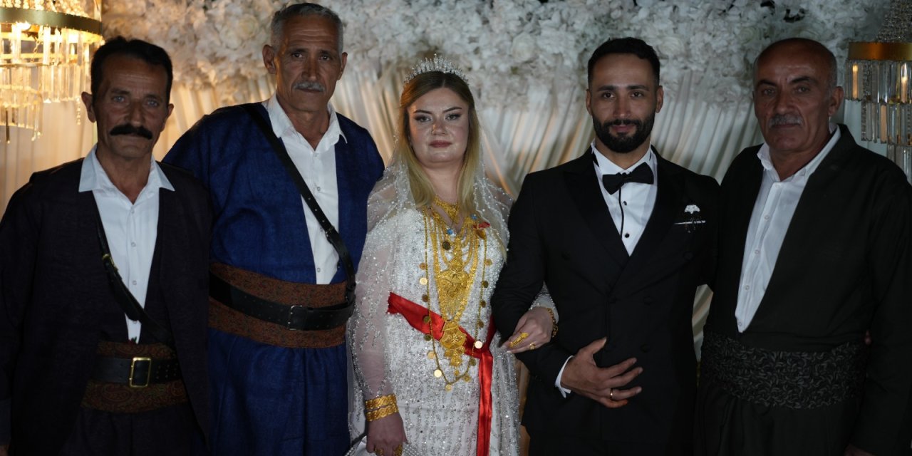 Şırnak’ta Aşiret Düğününde Gelin ve Damat'a 10 Milyon TL Değerinde Takı Takıldı