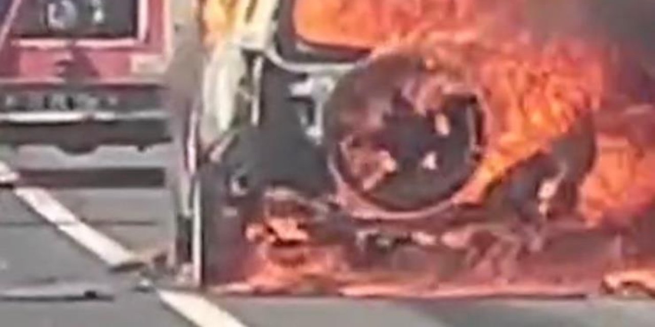 Diyarbakır’da seyir halindeki araç alev alev yandı