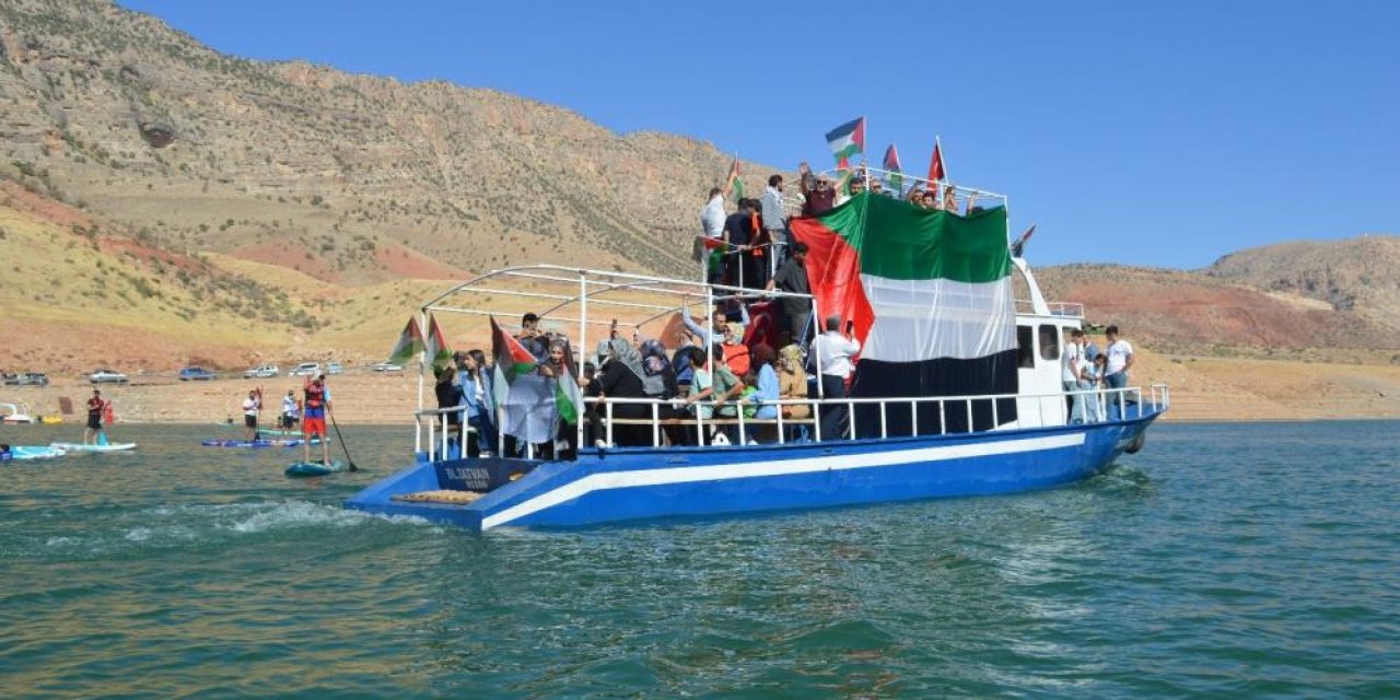 Botan Çayı'nda Küresel Sumud Filosu'na destek destek gösterisi düzenlendi