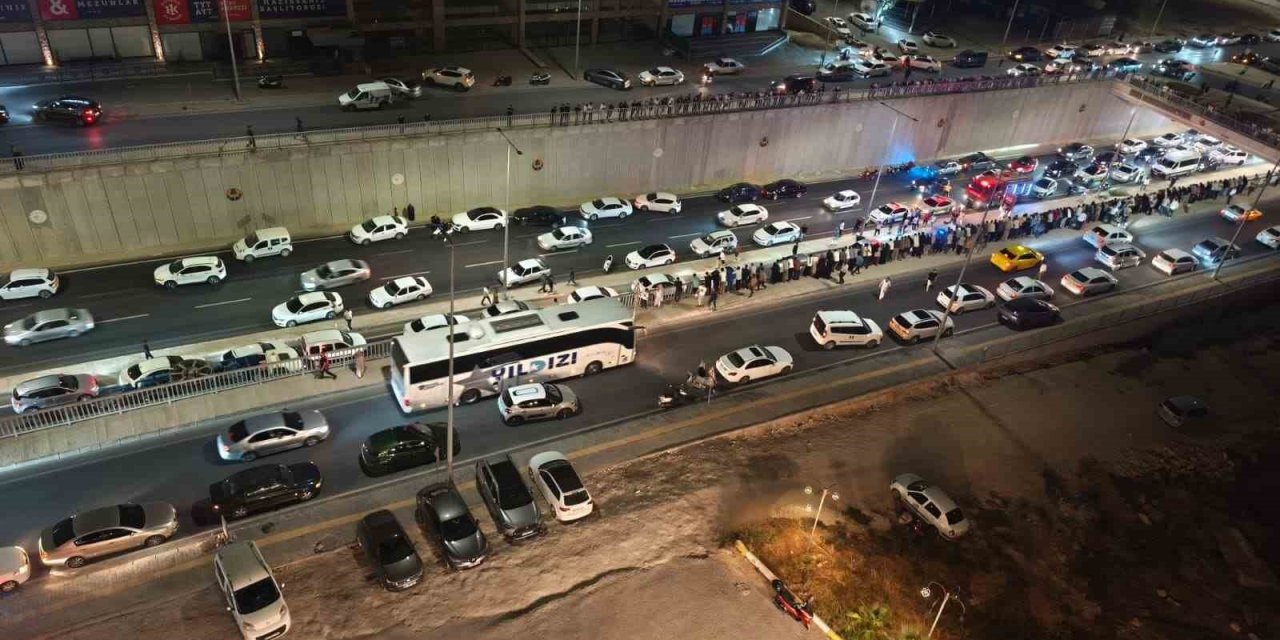 Şanlıurfa'da Zincirleme Trafik Kazasında 1 Kişi Öldü, 4 Kişi Yaralandı