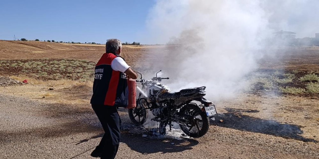 Siirt’te seyir halindeki motosiklet yandı