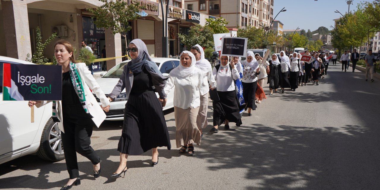Şırnaklı Kadınlardan Gazze İçin İnsan Zinciri