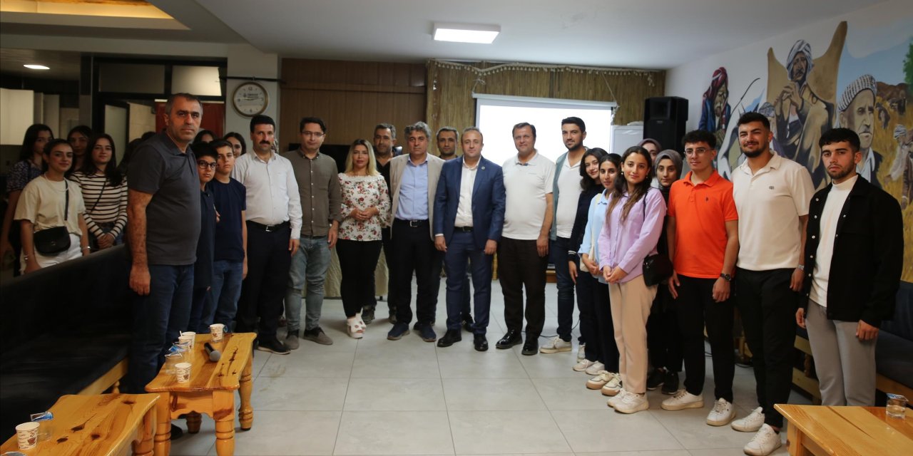 Bilim Kafe etkinliğinde, “Şırnak'ın Şifalı Bitkileri: Soryaz ve Guriz ” anlatıldı