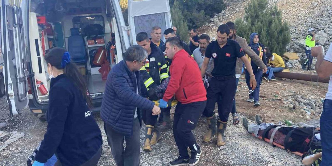 İşçileri Taşıyan Minibüs şarampole yuvarlandı: 5 kişi hayatını kaybetti, 14 yaralı