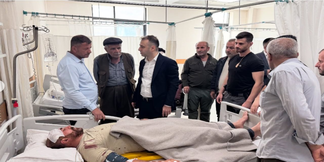 Uludere Kaymakamı Ekrem Ender Ergün, Kazada Yaralanan Vatandaşları Hastanede Ziyaret Etti