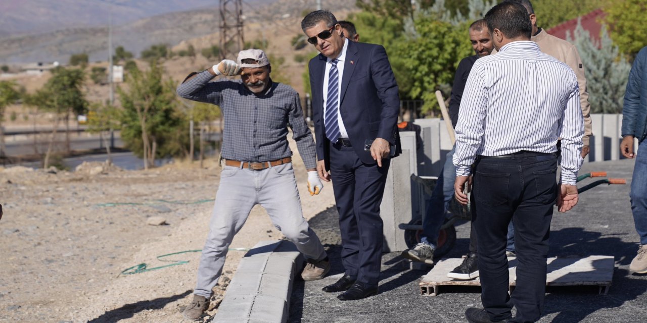 Başkan Yarka, Bahçelievler Mahallesi’ndeki Yol ve Kaldırım Çalışmalarını İnceledi