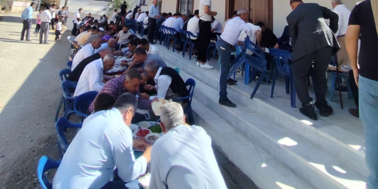 Asırlık ‘Şeyh Reşit Zev’i’ Geleneği Devam Ediyor! Köy Halkı Aynı Sofrada Buluştu