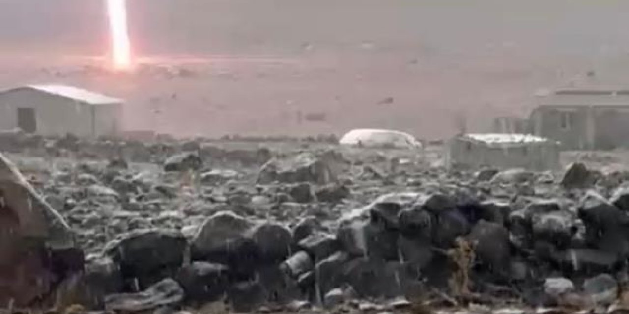 Diyarbakır'da köye yıldırım düşme anı kamera tarafından kaydedildi