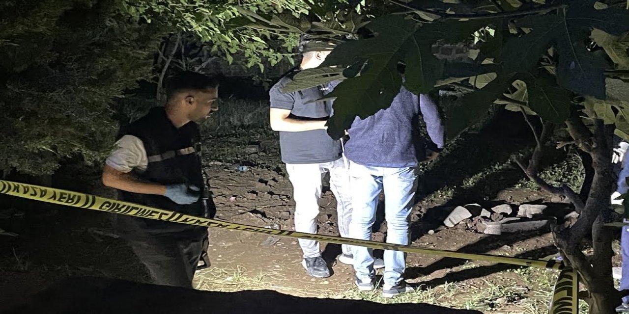 Cami bahçesine gömülmüş halde bir bebek bulundu