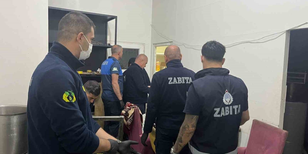 Tarihi Geçmiş Tonlarca Eti İnsanlara Yedireceklerdi: Yemek Fabrikası Mühürlendi