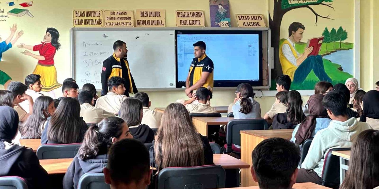 Mezun Olduğu Okulda Hayat Kurtarma Dersi Verdi