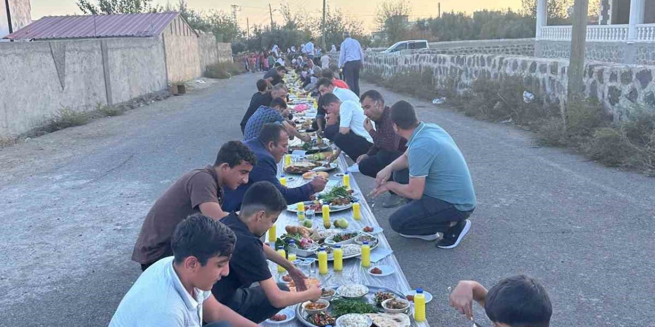 Şırnak'ta Polis Memurundan Köy Çocuklarına Birlik Sofrası