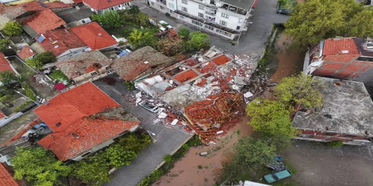 Sındırgı'daki 6,1’lık Depremin Etkisi Gün Ağarınca Ortaya Çıktı!