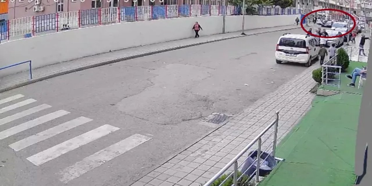 Siirt'te otomobilin çarptığı çocuk ağır yaralandı! Kaza kameraya yansıdı