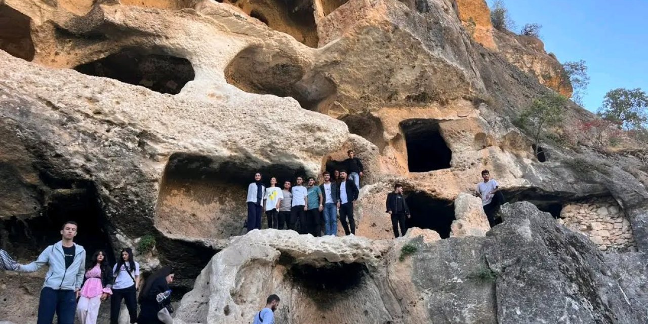 Üniversite öğrencileri Şırnak’ta tarihi yerleri keşfetti